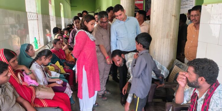 कलेक्टर सुश्री प्रतिष्ठा ममगाई ने जिला अस्पताल का किया औचक निरीक्षण