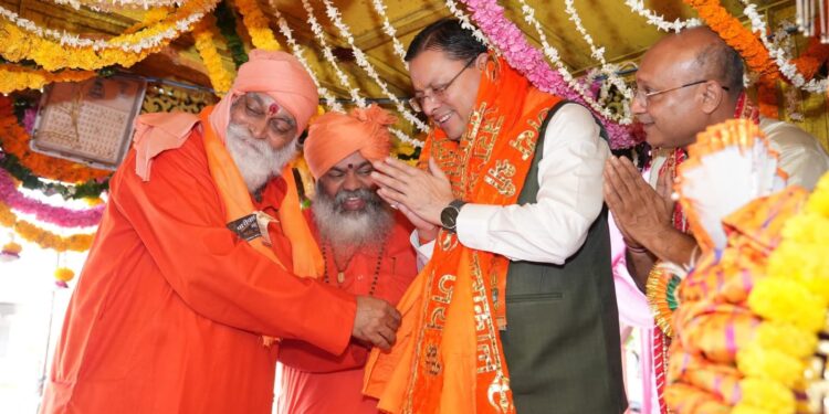 देहरादून में निकली टपकेश्वर महादेव की भव्य शोभायात्रा, सीएम धामी भी हुए शामिल।