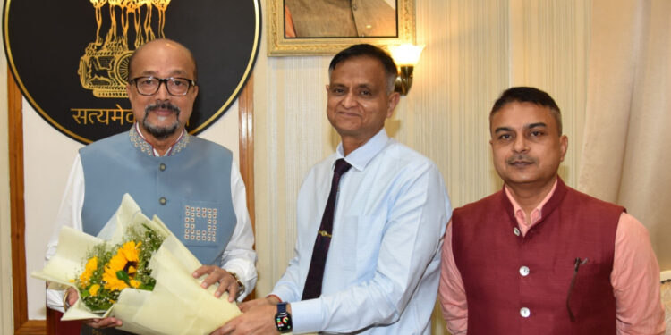 राज्यपाल रमेन डेका से एम्स के कार्यपालक निदेशक ने की सौजन्य मुलाक़ात…..