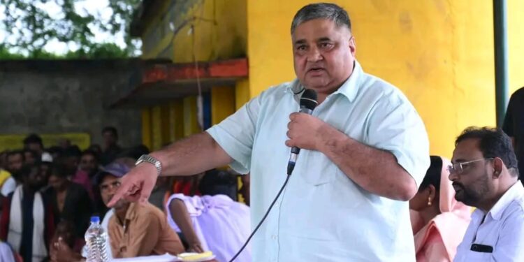 ग्रामीणों की समस्याओं के त्वरित निराकरण के लिए मंत्री राजेश अग्रवाल ने दिए अधिकारियों को निर्देश…..