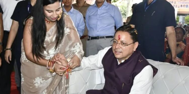 Uttarakhand News:‘मैं मुख्यमंत्री नहीं, आपका भाई हूं…’ रक्षाबंधन पर बहनों के बीच भावुक हुए मुख्यमंत्री धामी…..