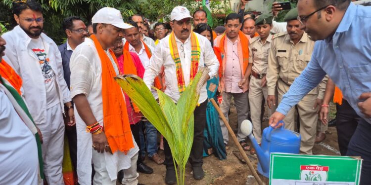 उप मुख्यमंत्री विजय शर्मा और वन मंत्री केदार कश्यप के नेतृत्व में बारसूर पहुंची बाइक तिरंगा यात्रा…..