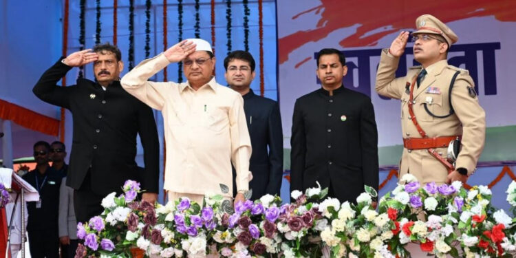 कवर्धा में देशभक्ति के उल्लास के साथ मनाया गया स्वतंत्रता दिवस, मंत्री लखन लाल देवांगन ने फहराया तिरंगा, अमर शहीदों के परिजन व 132 कर्मी सम्मानित….