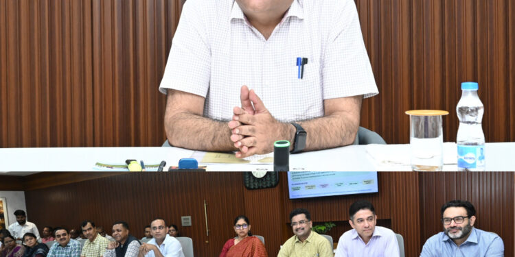 मुख्य सचिव विकासशील ने केन्द्र प्रवर्तित योजनाओं की समीक्षा की….