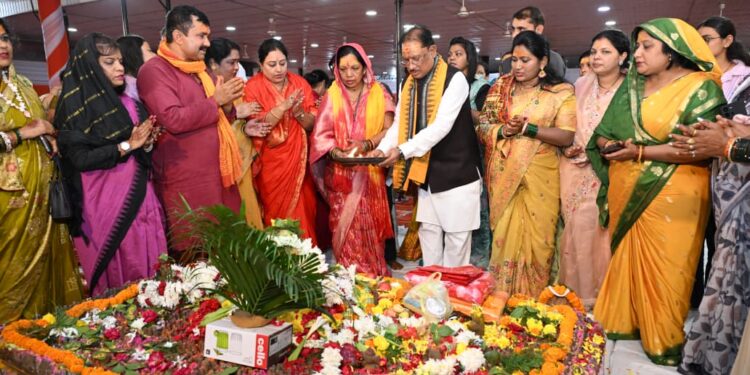 मुख्यमंत्री विष्णुदेव साय ने पवित्र श्रावण मास में अपने निवास में किया रुद्राभिषेक, भगवान शिव से प्रदेशवासियों की सुख-समृद्धि और खुशहाली की मंगल कामना….