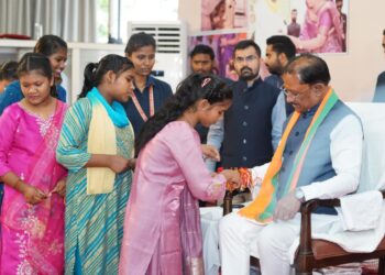 महतारी के आशीष से, राखी के विश्वास से मुख्यमंत्री विष्णु देव साय के नेतृत्व में महिलाओं के सम्मान, स्वावलंबन और आर्थिक सशक्तिकरण की दिशा में निरंतर पहल….