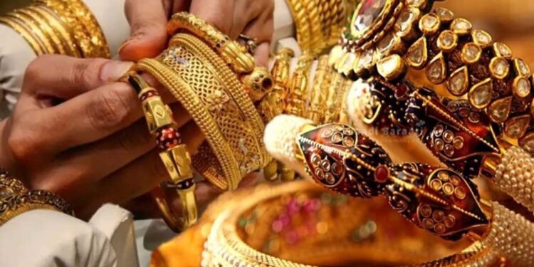 सोना 4118 रुपये सस्ता, चांदी के दाम भी गिरे! जानें आगे कैसी रहेगी कीमतों की चाल