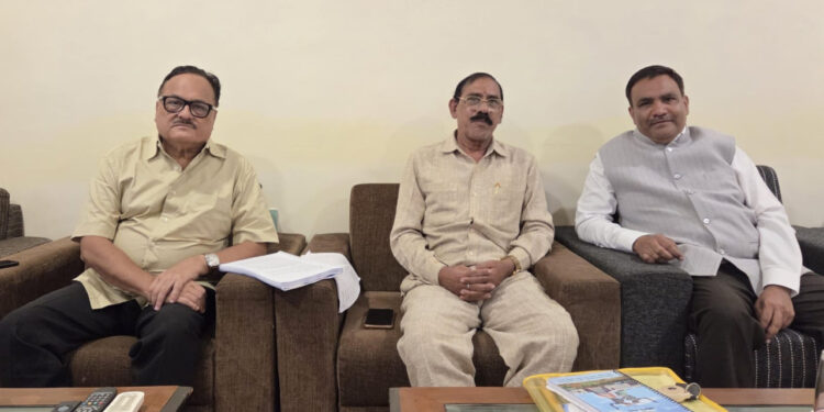 वक्फ बोर्ड अध्यक्ष डॉ. सलीम राज ने यूसीसी समिति सदस्यों से की सौजन्य मुलाकात…..