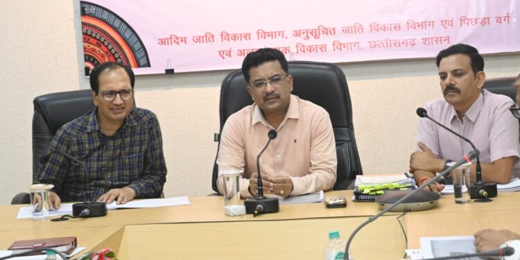 प्रमुख सचिव सोनमणि बोरा ने ली विभागीय योजनाओं की समीक्षा बैठक, छात्रवृत्ति स्वीकृति और जनसुनवाई को लेकर दिए सख्त निर्देश…..