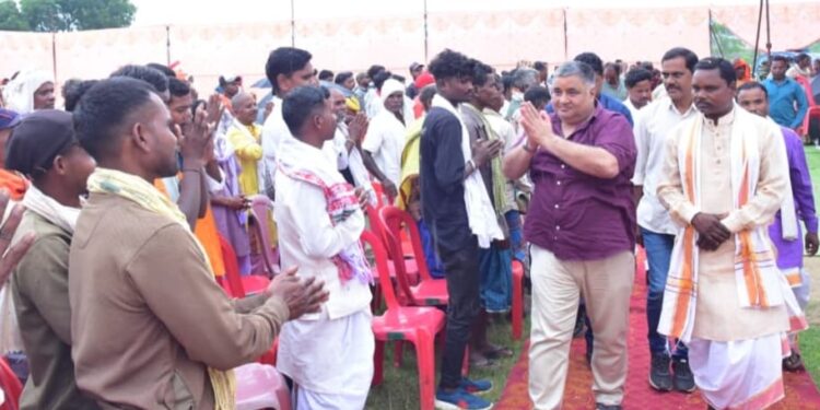 करमा उत्सव में झलकी छत्तीसगढ़ की समृद्ध जनजातीय संस्कृति, पर्यटन एवं संस्कृति मंत्री राजेश अग्रवाल ने दी बधाई….