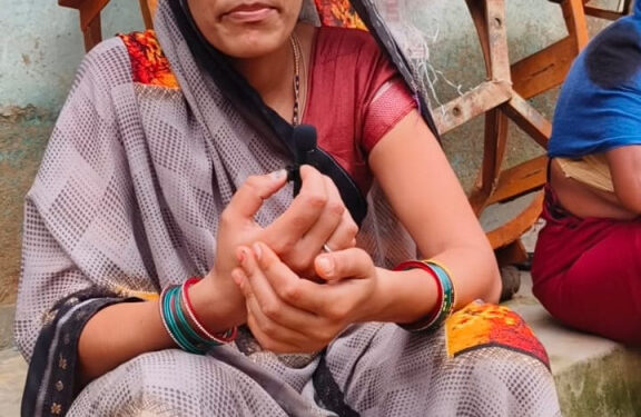 रक्षाबंधन से पहले विष्णु भैया का बहनों को खुशियों का उपहार,महतारी वंदन योजना की 30वीं किस्त से वर्षा राठौर के चेहरे पर खिली मुस्कान, बोलीं—“विष्णु भैया ने हमारी खुशियां दोगुनी कर दीं”….
