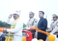 बस्तर में गरिमामय और हर्षाेल्लास के साथ मनाया गया 80वां स्वतंत्रता दिवस, उप मुख्यमंत्री विजय शर्मा ने जगदलपुर के लालबाग मैदान में किया ध्वजारोहण, परेड की सलामी ली……