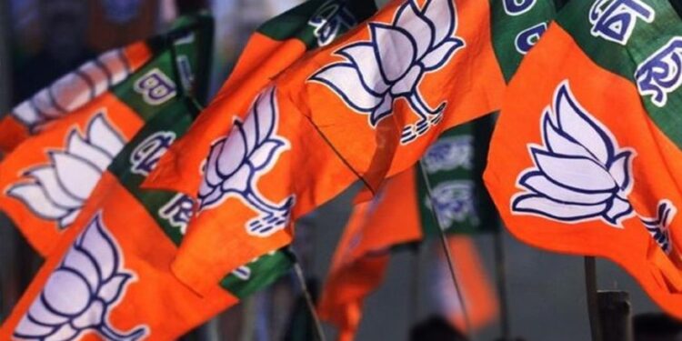भाजपा ने उत्तराखंड में बिछाई बिसात, बहू को आगे कर कांग्रेस के दिग्गज के सामने खड़ी की नई चुनौती
