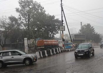 Weather Alert: जम्मू-कश्मीर, हिमाचल समेत कई राज्यों में भारी बारिश का अलर्ट, जानें आज का मौसम