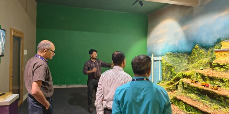 इसरो के वैज्ञानिकों ने किया जिला विज्ञान केंद्र दंतेवाड़ा का भ्रमण, वैज्ञानिक गतिविधियों और विद्यार्थियों के लिए चल रही नवाचार पहल की सराहना….