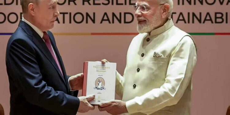 PM मोदी ने राष्ट्रपति पुतिन को दिया खास तोहफा, भेंट की तिरुक्कुरल की रूसी भाषा में अनुवादित किताब