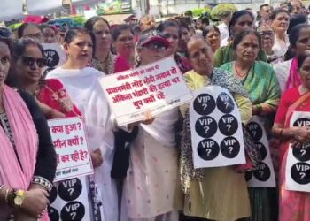 अंकिता भंडारी को न्याय की मांग, गांधी पार्क से घंटाघर तक मानव श्रृंखला बनाकर दी श्रद्धांजलि