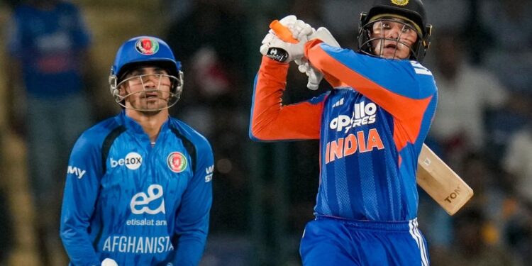 अभिषेक शर्मा ने वैभव सूर्यवंशी को छोड़ा पीछे, 2026 में छक्कों की रेस में बनाई 10 सिक्स की बढ़त