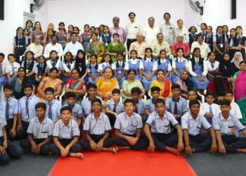 एनएमडीसी द्वारा सरकारी विद्यालयों के विद्याथियों के लिए हिंदी निबंध लेखन एवं हिंदी वाक् प्रतियोगिताओं का आयोजन