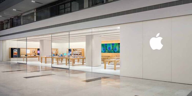 iPhone 18 की बिक्री के बीच गाजियाबाद Apple Store का बदला नजारा, सुबह से नहीं दिखी भीड़