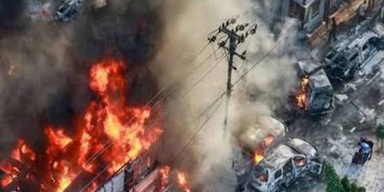 बांग्लादेश में 7 धमाकों से दहशत, 200 जगहों पर देसी बम मिलने से मचा हड़कंप
