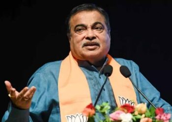 100% इथेनॉल वाली कार लाने की तैयारी, नितिन गडकरी बोले- गाड़ियों में नहीं आ रही शिकायत
