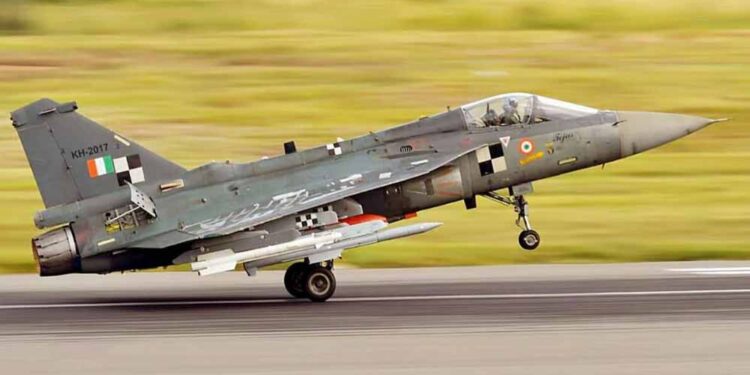 Tejas Mk1A: एक-दो महीने में वायु सेना में शामिल हो सकते हैं नए लड़ाकू विमान
