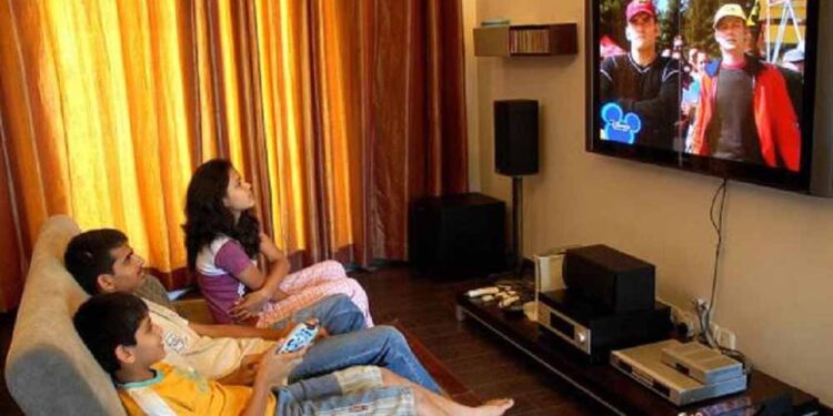 FREE में TV देखना पड़ेगा महंगा? TRAI ला सकता है नया नियम, Smart TV यूजर्स को लग सकता है झटका
