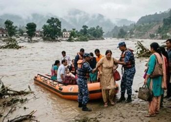 नेपाल बाढ़ के बाद राहत शिविरों में महिलाओं की मुश्किलें बढ़ीं, ‘पैड हैं मगर अंडरवियर नहीं’