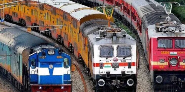 दिवाली-छठ पर यात्रियों को बड़ी राहत, रेलवे ने चलाईं 15 स्पेशल ट्रेनें; टिकट बुकिंग शुरू
