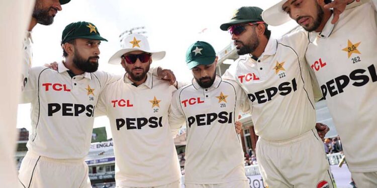 पाकिस्तानी टीम में मचा हड़कंप, PCB ने खिलाड़ियों के फोन किए जब्त; मैच फिक्सिंग का शक?