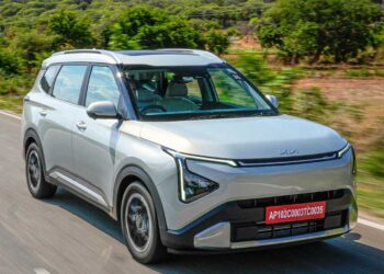 सितंबर में Kia Carens Clavis पर बंपर डिस्काउंट, ₹1.20 लाख तक सस्ती हुई कार