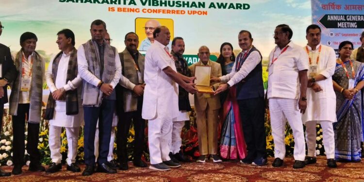 पूर्व मंत्री भगवान सिंह यादव को मिला ‘सहकारिता विभूषण’ राष्ट्रीय पुरस्कार, नई दिल्ली में सम्मान