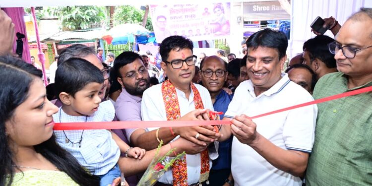 रायगढ़ में श्रीकृष्ण जन्माष्टमी मेले के अवसर पर विशाल भंडारे का आयोजन, वित्त मंत्री ओ.पी. चौधरी ने किया भंडारे का उद्घाटन, श्रद्धालुओं को वितरित किया प्रसाद….