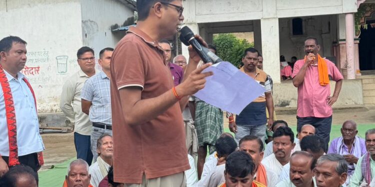 ग्राम सकरबोगा में वित्त मंत्री ओ.पी. चौधरी ने ग्रामीणों से किया आत्मीय संवाद, ग्रामीणों की समस्याएं सुनीं, विकास कार्यों में तेजी का दिया भरोसा….