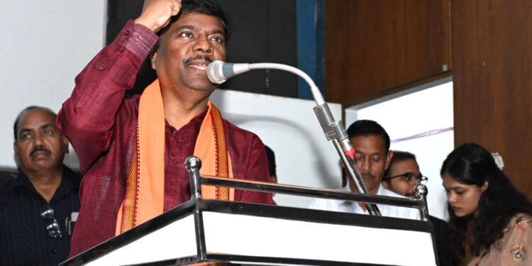 मुख्यमंत्री शिक्षा गौरव अलंकरण समारोह- वन मंत्री केदार कश्यप ने सेवानिवृत्त शिक्षकों और शिक्षा दूतों को किया सम्मानित…..