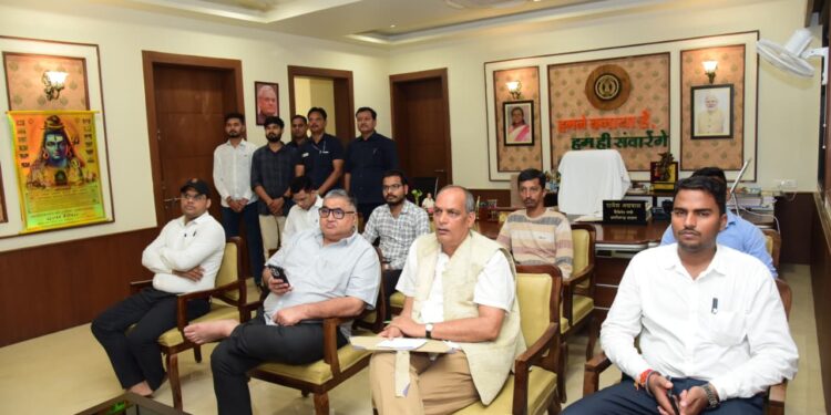 ‘मन की बात’ में गूंजा छत्तीसगढ़ का ‘हर घर मुनगा-घर-घर मुनगा’ अभियान, मंत्री राजेश अग्रवाल ने सुनी प्रधानमंत्री नरेंद्र मोदी की ‘मन की बात’….