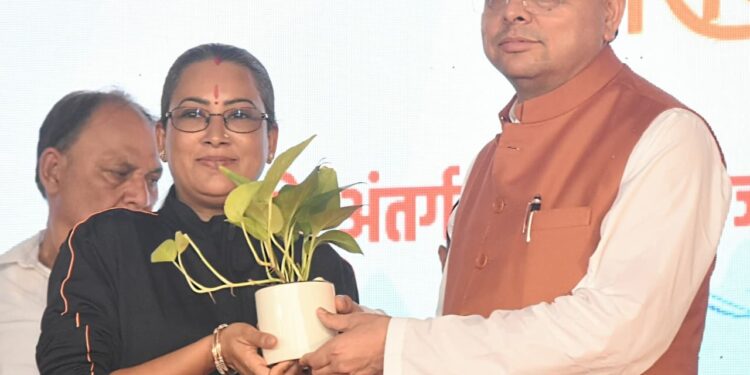 उत्तराखंड में खेल प्रतिभाओं का महाकुंभ शुरू, धामी-आर्या ने किया शुभारंभ; पारंपरिक खेलों को भी मिला मंच