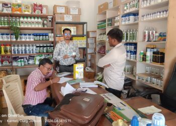 अनियमितताओं के चलते किसान एग्रो कृषि केन्द्र की कीटनाशक अनुज्ञप्ति 15 दिवस के लिए निलंबित