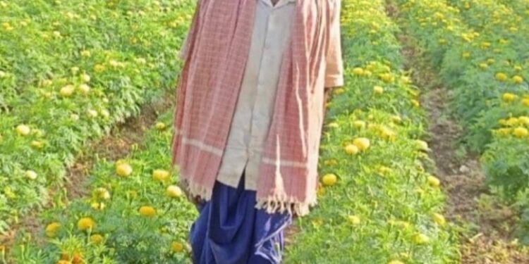 ’धान से गेंदा की खेती की ओर बढ़े आनंद राम, 0.400 हेक्टेयर में कमाया 3.96 लाख रुपए’….