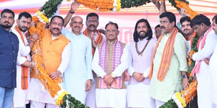 ‘आशीर्वाद का दीया’ अभियान का भव्य शुभारंभ, 10 हजार दीपों से जगमगाया खाड़ाबांध तालाब, सारंगढ़-बिलाईगढ़ में सेवा व सुशासन का शंखनाद….