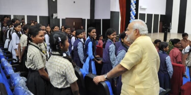 बस्तर के जनजातीय बच्चे देश को दिखा रहे नई राह, दंतेवाड़ा की जावंगा एजुकेशन सिटी से नीटक्रैक, आईआईटी-एनआईटी में दाखिला और एसएंडपी ग्लोबल जैसी वैश्विक कंपनियों में नौकरी कर रहे जनजातीय बच्चे….