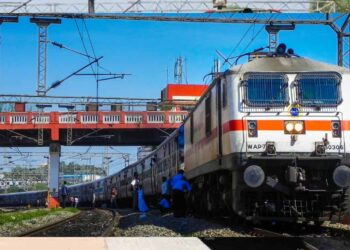 दिवाली-दशहरा पर रेलवे की बड़ी सौगात! 102 फेरे चलेंगी स्पेशल ट्रेनें, आज से बुकिंग शुरू