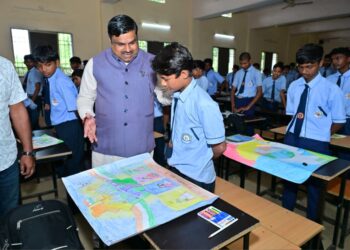 बच्चों ने रंगों में उकेरी विकसित भारत की तस्वीर, शिक्षा मंत्री गजेन्द्र यादव ने बढ़ाया उत्साह….