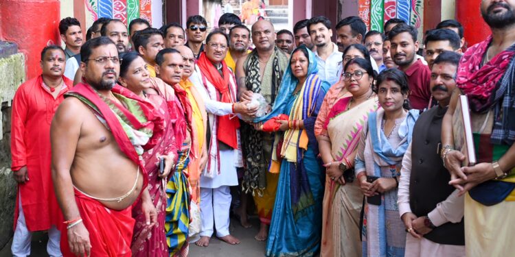 भगवान लिंगराज के दर्शन कर मुख्यमंत्री विष्णु देव साय ने की प्रदेश की सुख-समृद्धि और खुशहाली की कामना….