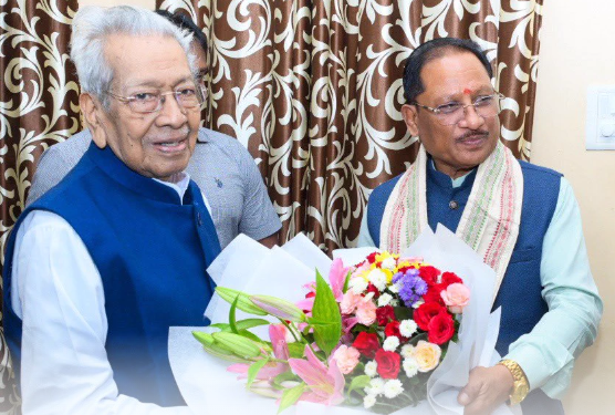 मुख्यमंत्री विष्णु देव साय ने छत्तीसगढ़ के पूर्व राज्यपाल विश्वभूषण हरिचंदन से की सौजन्य भेंट…