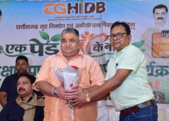 गृह निर्माण मंडल की आवासीय योजनाओं में चलेगा ‘एक पेड़ माँ के नाम’ अभियान, पर्यटन एवं संस्कृति मंत्री राजेश अग्रवाल ने अंबिकापुर से किया शुभारंभ, सरगवां में वृक्षारोपण के साथ बाउंड्रीवाल एवं ओपन जिम का लोकार्पण…..