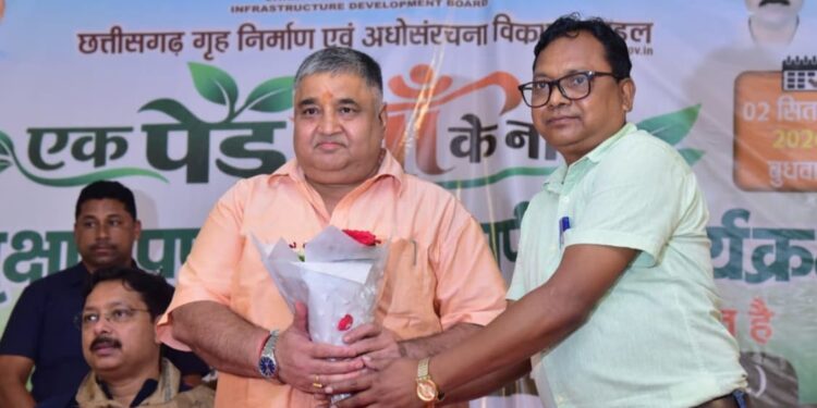 गृह निर्माण मंडल की आवासीय योजनाओं में चलेगा ‘एक पेड़ माँ के नाम’ अभियान, पर्यटन एवं संस्कृति मंत्री राजेश अग्रवाल ने अंबिकापुर से किया शुभारंभ, सरगवां में वृक्षारोपण के साथ बाउंड्रीवाल एवं ओपन जिम का लोकार्पण…..