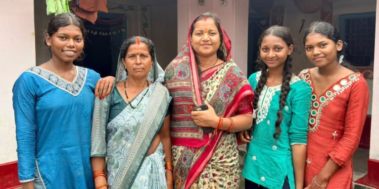मंत्री लक्ष्मी राजवाड़े पहुंचीं ग्राम कुंजनगर, महिलाओं से किया आत्मीय संवाद, सेवा संकल्प अभियान के तहत महतारी वंदन और प्रधानमंत्री मातृ वंदना योजना की हितग्राहियों से जानी योजनाओं की उपयोगिता….