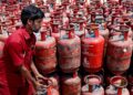 LPG सिलेंडर ₹400 में मिलेगा? सब्सिडी बढ़ने की खबर ने बढ़ाई हलचल, जानें क्या है सच्चाई